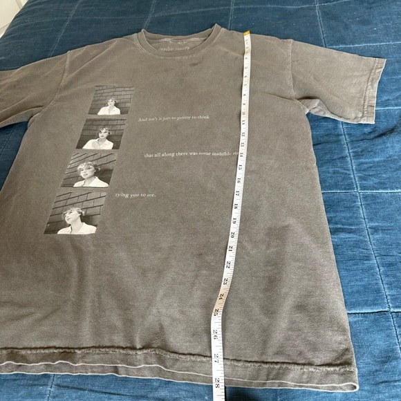 Taylor Swift Gray Invisible String Tying You To Me Folklore Tee M - Picture 5 of 7